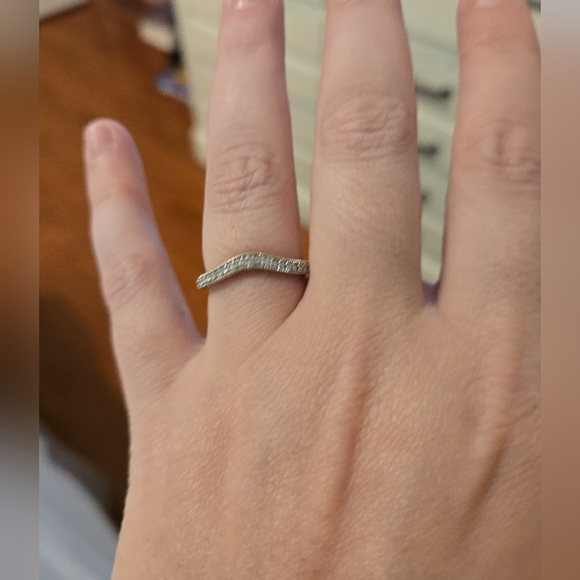 Elegant V-Shaped Pavé Band Ring | Chevron Stackable Ring | Silver-Tone Minimalis - Picture 2 of 2